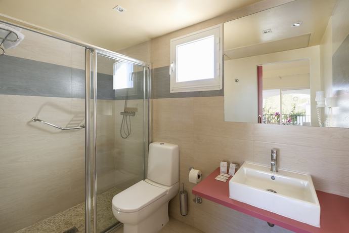 Imagen de la habitación del Hotel Fergus Club Europa. Foto 13