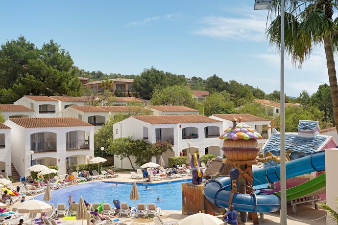 Imagen de la piscina del Hotel Fergus Club Europa. Foto 21