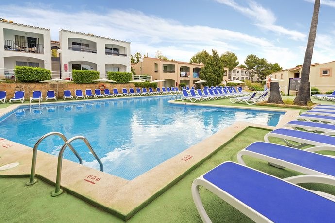 Imagen de la piscina del Hotel Fergus Club Europa. Foto 22
