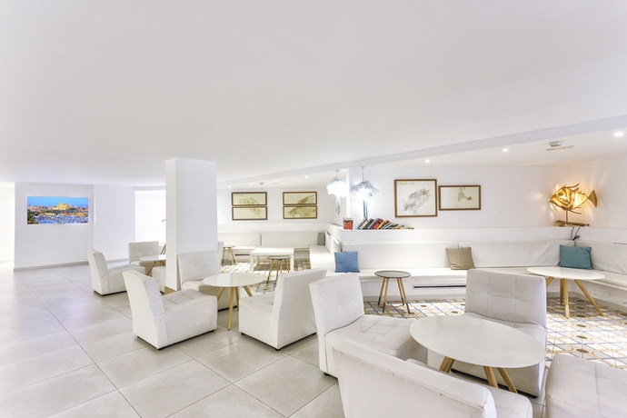 Imagen general del Hotel Fergus Style Cala Blanca Suites. Foto 4