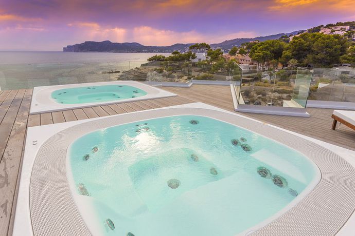 Imagen general del Hotel Fergus Style Cala Blanca Suites. Foto 7