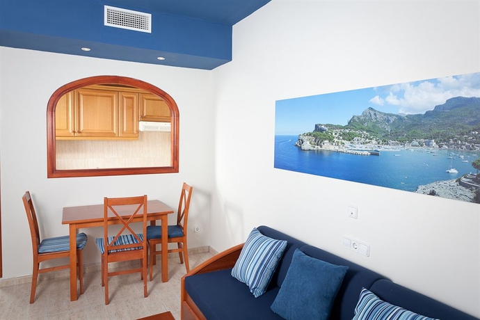 Imagen de los interiores del Hotel Fergus Style Soller Beach. Foto 13