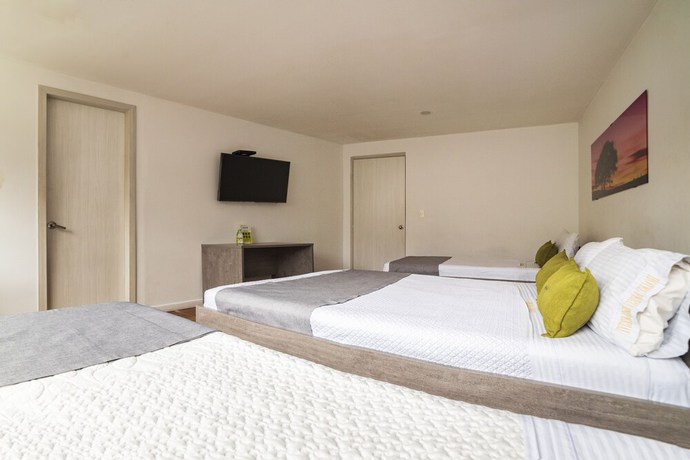 Imagen de la habitación del Hotel Feria Imperial. Foto 5