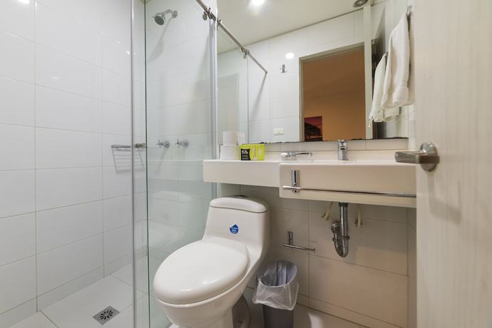 Imagen de la habitación del Hotel Feria Imperial. Foto 9