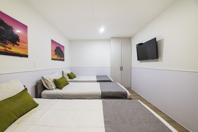 Imagen de la habitación del Hotel Feria Imperial. Foto 12