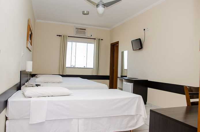 Imagen de la habitación del Hotel Ferian Plaza. Foto 6