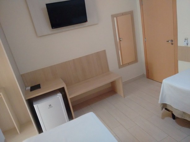 Imagen de la habitación del Hotel Ferian Plaza. Foto 13