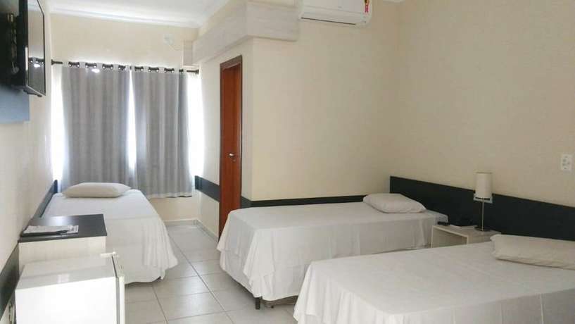 Imagen de la habitación del Hotel Ferian Plaza. Foto 14