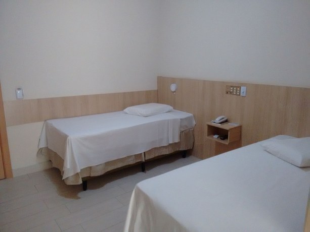 Imagen de la habitación del Hotel Ferian Plaza. Foto 16