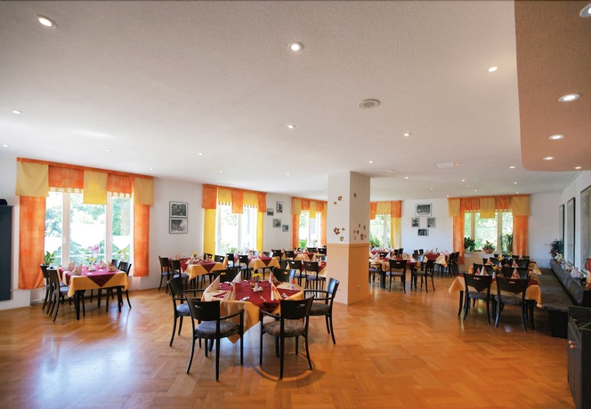 Imagen del bar/restaurante del Hotel Ferienhotel Haus Am Ahorn. Foto 3