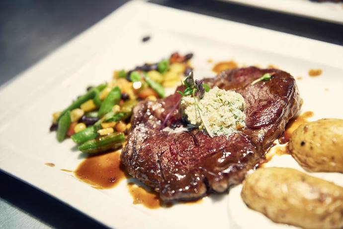 Imagen del bar/restaurante del Hotel Ferienhotel Platzlhof. Foto 5