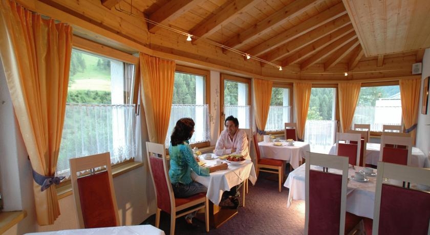 Imagen del bar/restaurante del Hotel Ferienresidenz Soliva. Foto 3