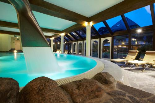 Imagen de la piscina del Hotel Ferienresort Damerow. Foto 7