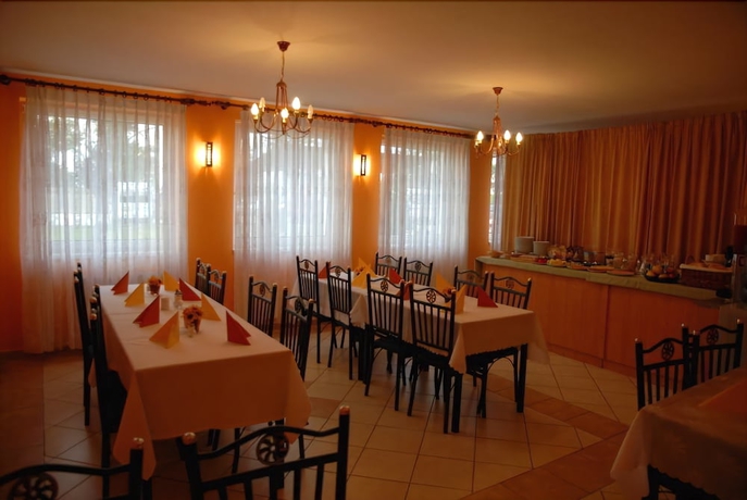 Imagen del bar/restaurante del Hotel Ferihegy. Foto 4