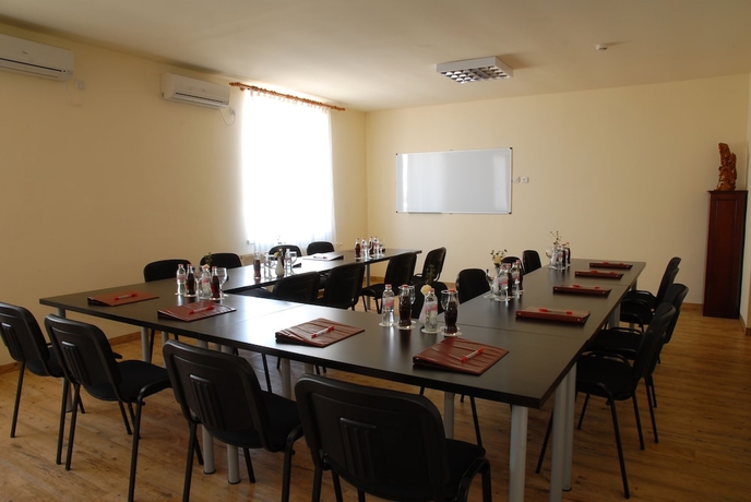 Imagen de los interiores del Hotel Ferihegy. Foto 19