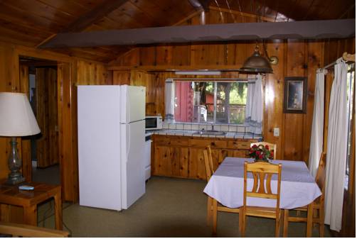 Imagen de la habitación del Hotel Fern River Resort. Foto 9