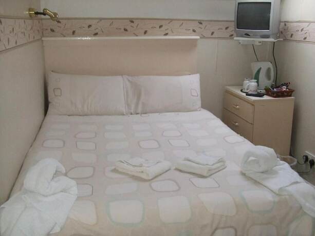 Imagen de la habitación del Hotel Fern Villa. Foto 13
