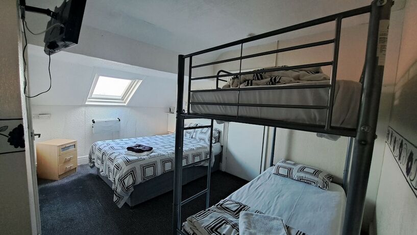 Imagen de la habitación del Hotel Fern Villa. Foto 15