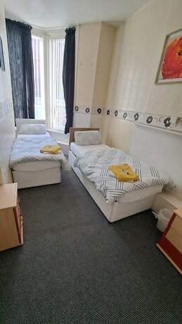 Imagen de la habitación del Hotel Fern Villa. Foto 16