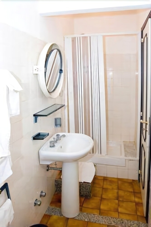 Imagen de la habitación del Hotel Fernanda. Foto 8