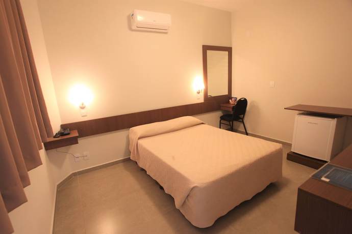 Imagen de la habitación del Hotel Fernand&atilde;o. Foto 16