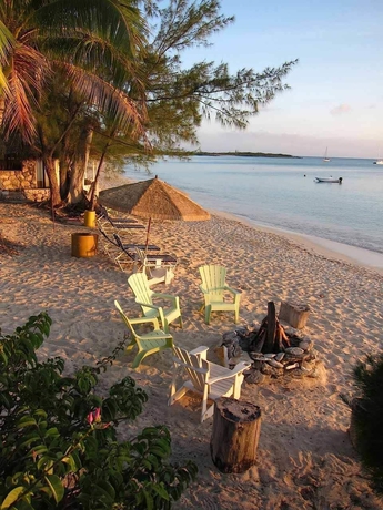 Imagen de los exteriores del Hotel Fernandez Bay Village. Foto 18