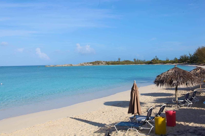 Imagen de los exteriores del Hotel Fernandez Bay Village. Foto 19