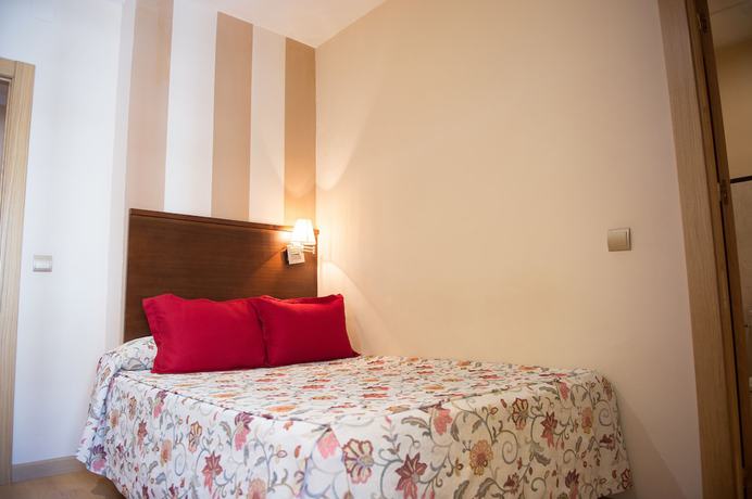 Imagen de la habitación del Hotel Fernando IV. Foto 7