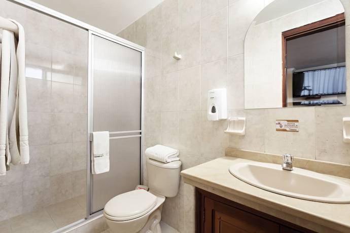 Imagen de la habitación del Hotel Fernando Plaza. Foto 7