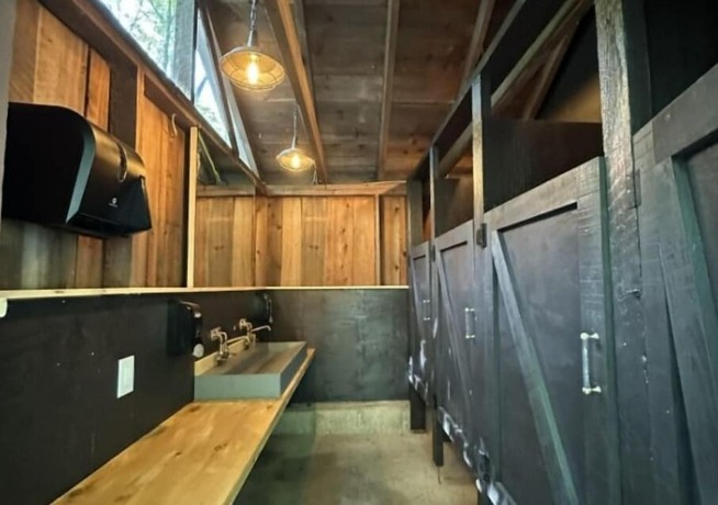 Imagen general del Hotel Ferncrest Campground. Foto 3