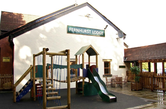 Imagen de los interiores del Hotel Fernhurst Lodge By Greene King Inns. Foto 17