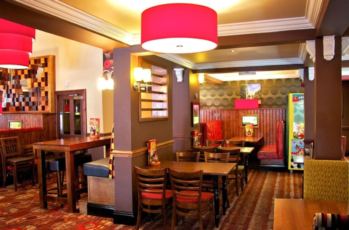 Imagen del bar/restaurante del Hotel Fernhurst Lodge By Greene King Inns. Foto 5