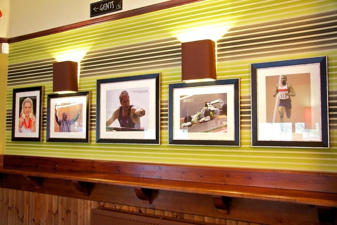 Imagen de los interiores del Hotel Fernhurst Lodge By Greene King Inns. Foto 18