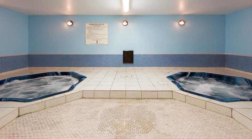 Imagen de la piscina del Hotel Fernie Slopeside Lodge. Foto 13