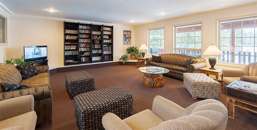 Imagen de los interiores del Hotel Fernie Slopeside Lodge. Foto 12