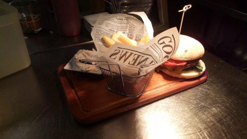 Imagen del bar/restaurante del Hotel Ferns Farm and Palms Leisure Club. Foto 6