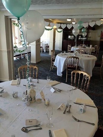 Imagen del bar/restaurante del Hotel Ferns Farm and Palms Leisure Club. Foto 7