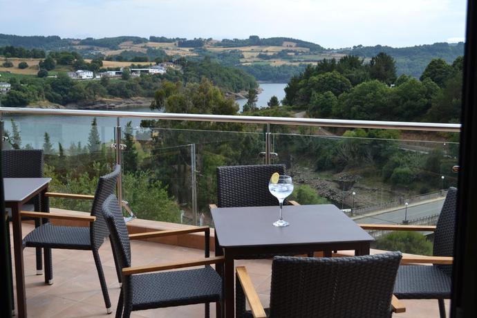 Imagen de los exteriores del Hotel Ferramenteiro Portomarin. Foto 9