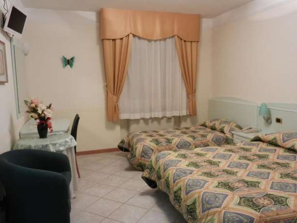 Imagen de la habitación del Hotel Ferranti. Foto 16