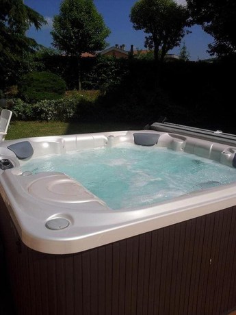 Imagen de la piscina del Hotel Ferranti. Foto 20