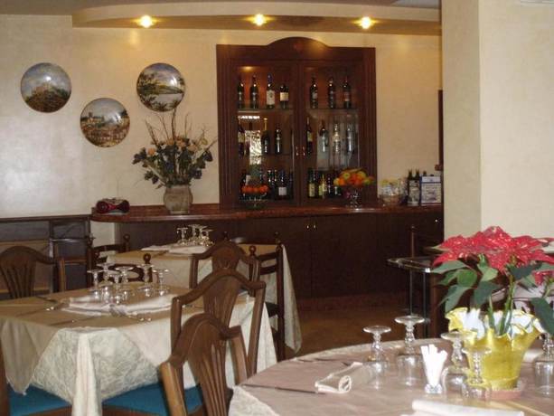 Imagen del bar/restaurante del Hotel Ferranti. Foto 11