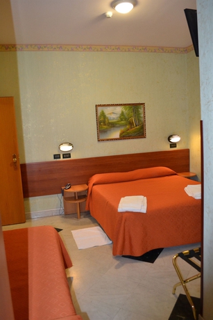 Imagen de la habitación del Hotel Ferrarese Roma. Foto 2