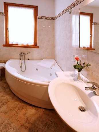 Imagen de la habitación del Hotel Ferrari, Salsominore. Foto 12