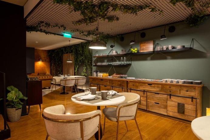 Imagen del bar/restaurante del Hotel Ferraria Xvi Flh Hotels. Foto 3