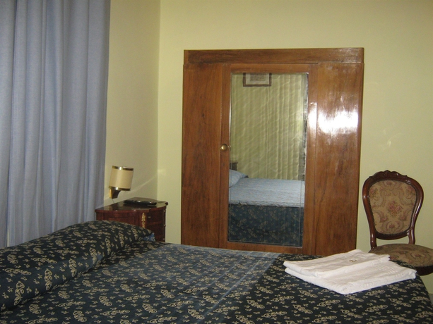 Imagen de la habitación del Hotel Ferraro. Foto 8