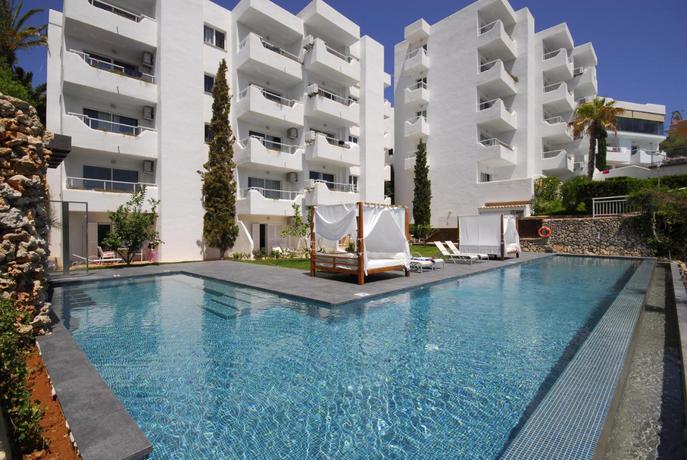 Imagen de la piscina del Hotel Ferrera Beach Suites and Apartments. Foto 11