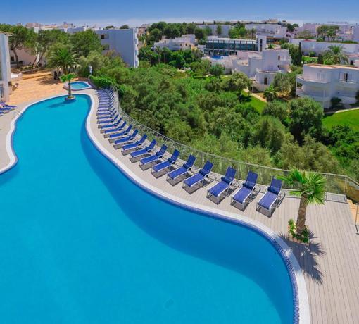 Imagen de la piscina del Hotel Ferrera Beach Suites and Apartments. Foto 12