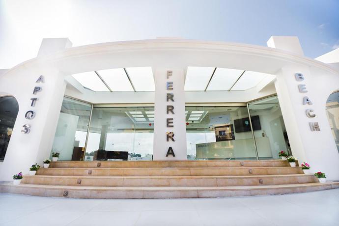 Imagen de los exteriores del Hotel Ferrera Beach Suites and Apartments. Foto 10