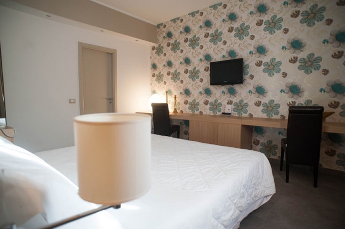 Imagen de la habitación del Hotel Ferrohotel. Foto 8