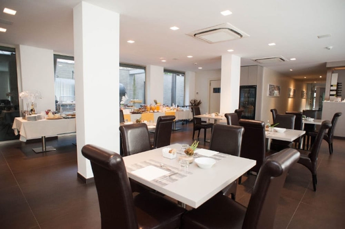 Imagen del bar/restaurante del Hotel Ferrohotel. Foto 5